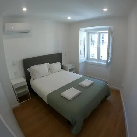 Lisbon, Renovated T2 Near Rossio