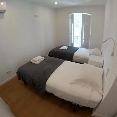 Lisbon, Renovated T2 Near Rossio * ליסבון