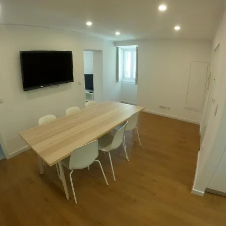 Lisbon, Renovated T2 Near Rossio