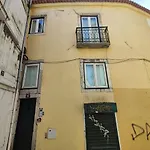Lisbon, Renovated T2 Near Rossio Lisboa